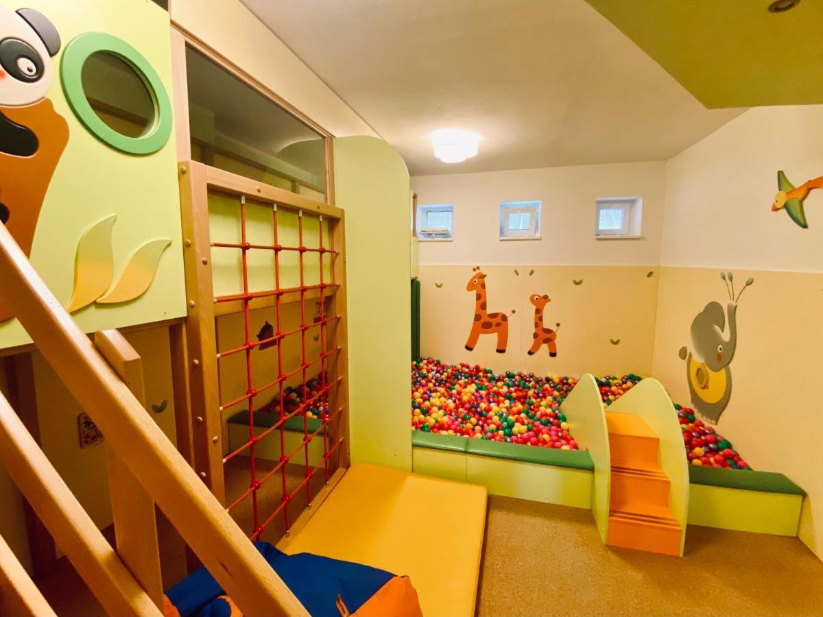Hotel Peklo Pro Rodiny S Detmi โยเซฟูฟดุล ภายนอก รูปภาพ